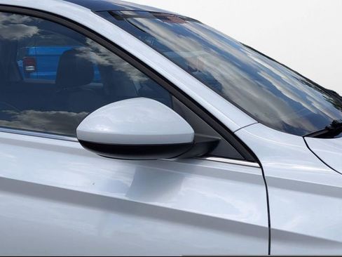 Used 2024 Volkswagen Jetta SE FWD image 11
