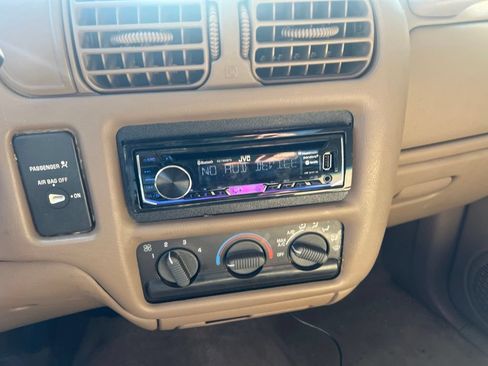Used 2002 Chevrolet S10 Pickup LS w/ LS Preferred Equipment Group RWD image 5