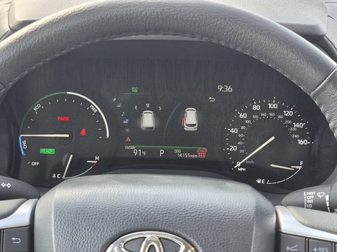 Used 2026 Toyota Sienna XLE FWD image 16