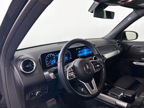 Used 2021 Mercedes-Benz GLB 250 4MATIC image 10