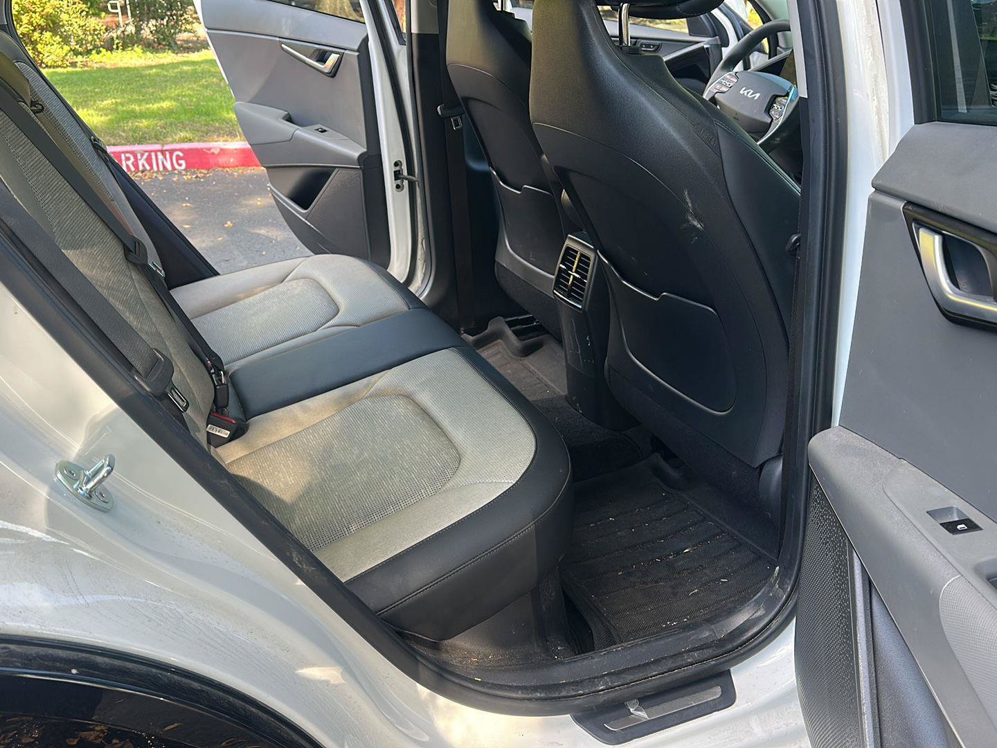 Used 2024 Kia Niro SX Touring FWD image 13