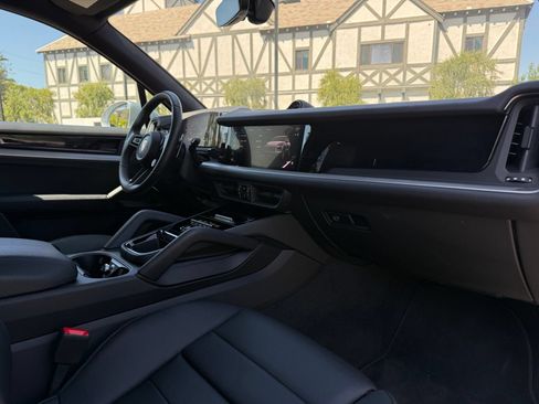 Certified 2026 Porsche Cayenne E-Hybrid AWD/4WD image 25