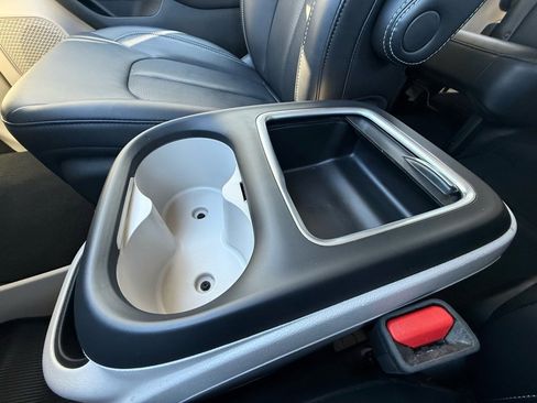 Used 2024 Chrysler Pacifica Touring-L image 25