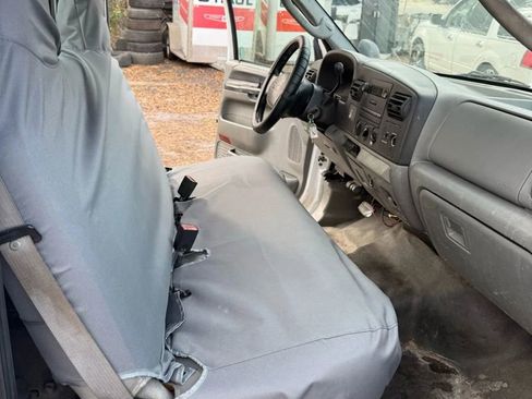 Used 2006 Ford F350 2WD Regular Cab DRW Super Duty image 10
