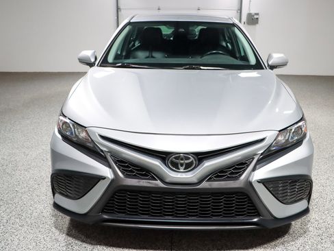 Used 2022 Toyota Camry SE FWD image 4