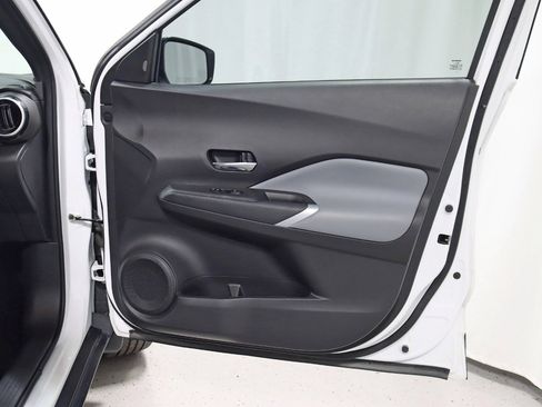 Used 2023 Nissan Kicks SR w/ SR Premium Package FWD image 31