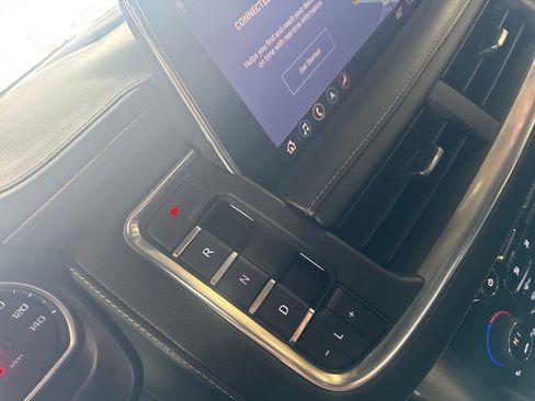 Used 2021 Chevrolet Tahoe Premier w/ Premium Package image 25