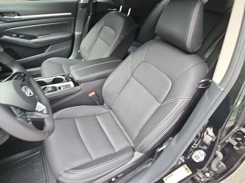Used 2025 Nissan Altima 2.5 SL FWD image 14