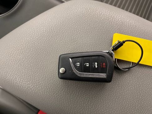 Used 2023 Toyota Camry SE image 27