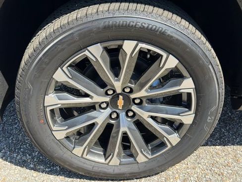New 2026 Chevrolet Suburban High Country RWD image 10