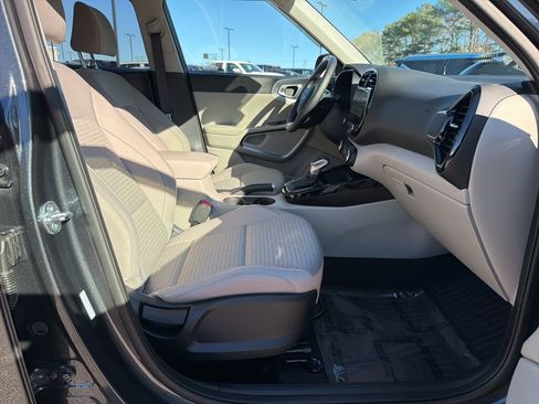 Certified 2025 Kia Soul EX image 33