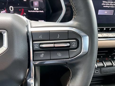 Used 2025 GMC Canyon Denali AWD/4WD image 13