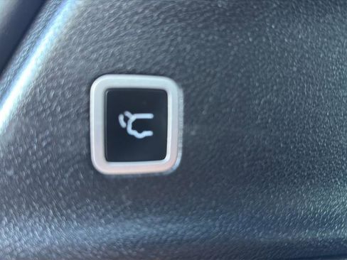 Used 2025 Chrysler Pacifica Select image 19