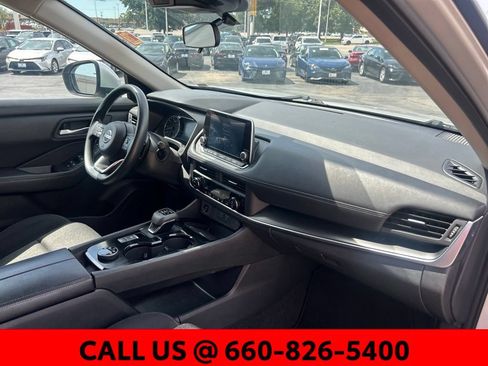 Used 2024 Nissan Rogue SV AWD/4WD image 7
