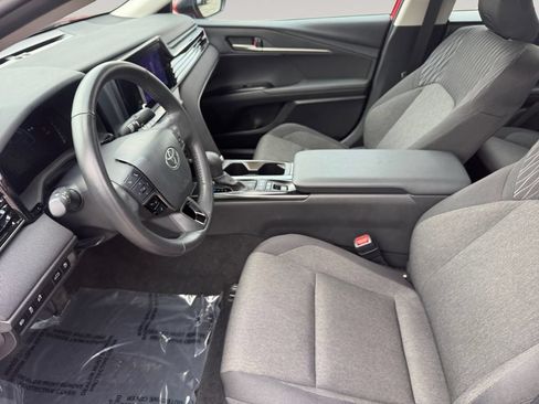 Used 2025 Toyota Camry LE w/ Convenience Package FWD image 9