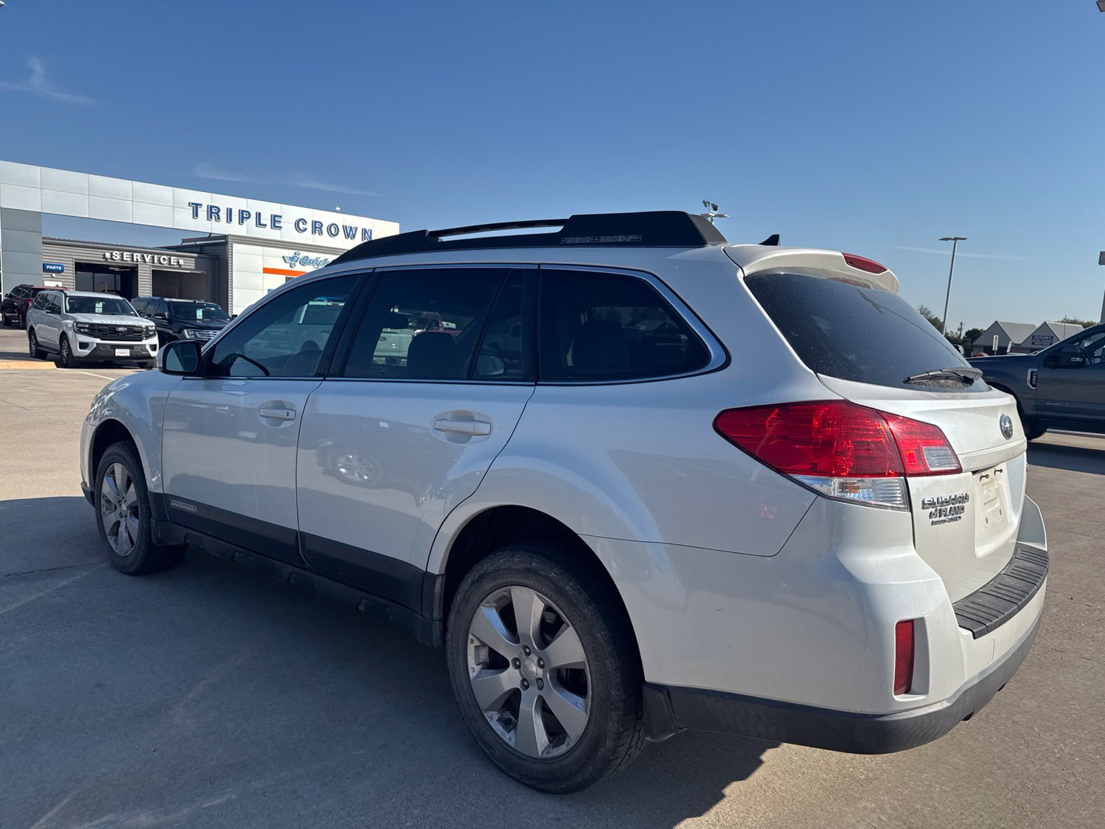 Used 2011 Subaru Outback 2.5i Limited w/ PWR Moonroof Pkg AWD/4WD image 5