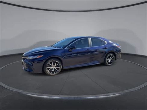 Used 2022 Toyota Camry SE image 4