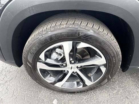 Used 2024 Chevrolet Trax RS w/ Sunroof Package FWD image 31