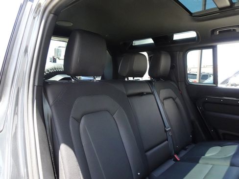 Used 2023 Land Rover Defender 110 X-Dynamic SE AWD/4WD image 19