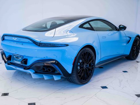 Used 2023 Aston Martin V8 Vantage Coupe RWD image 36