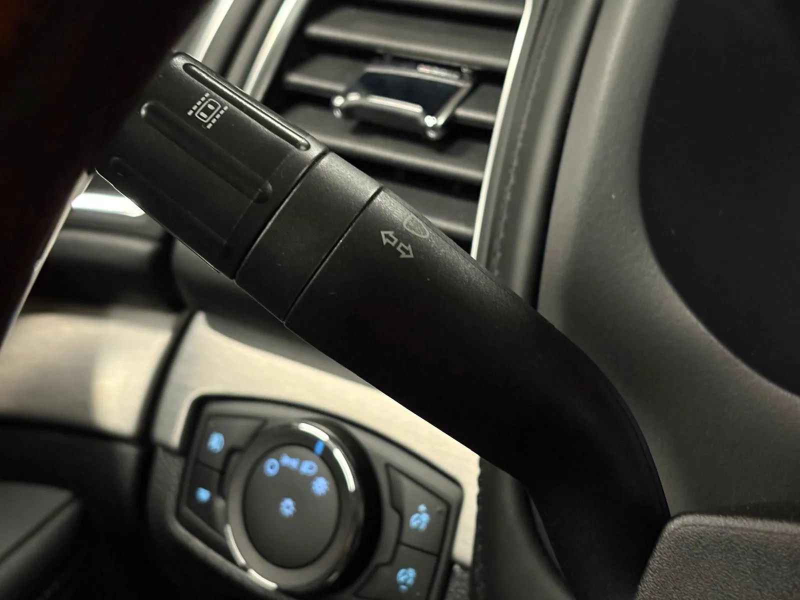 Used 2018 Ford Explorer Platinum AWD/4WD image 43