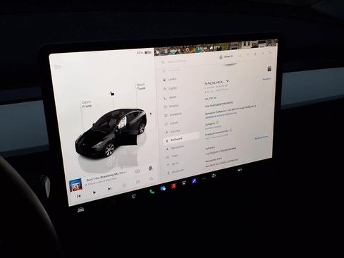 Used 2024 Tesla Model Y Long Range image 19