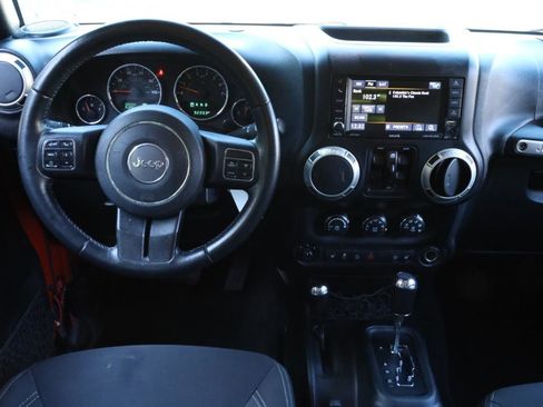 Used 2018 Jeep Wrangler Unlimited Rubicon w/ Cold Weather Group AWD/4WD image 12
