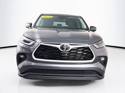 Used 2023 Toyota Highlander LE FWD image 2