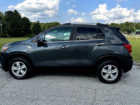 Used 2017 Chevrolet Trax LT w/ LT Convenience Package image 11