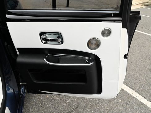 Used 2018 Rolls-Royce Ghost RWD image 39