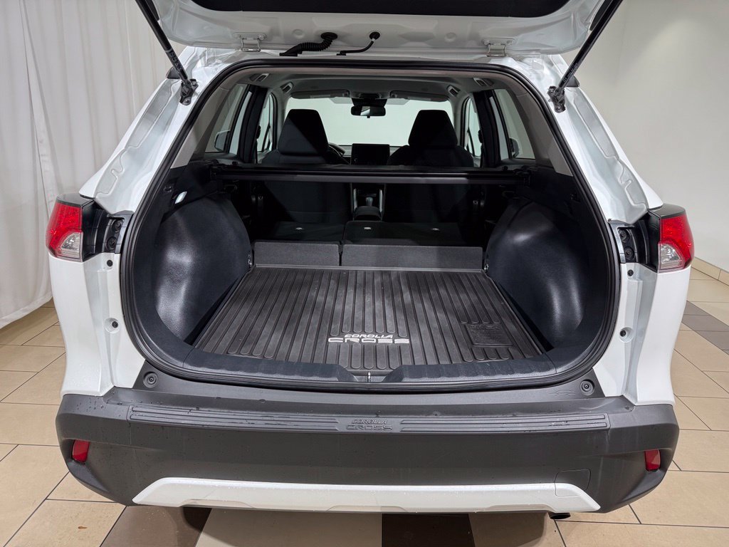 Certified 2023 Toyota Corolla Cross LE AWD/4WD image 11