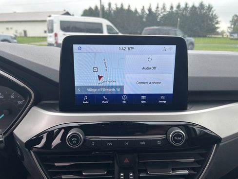 Used 2020 Ford Escape SE image 16