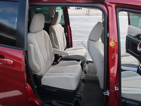 Used 2012 MAZDA MAZDA5 Touring w/ Moonroof & Audio Pkg image 16