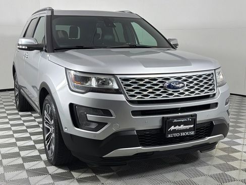 Used 2017 Ford Explorer Platinum image 3