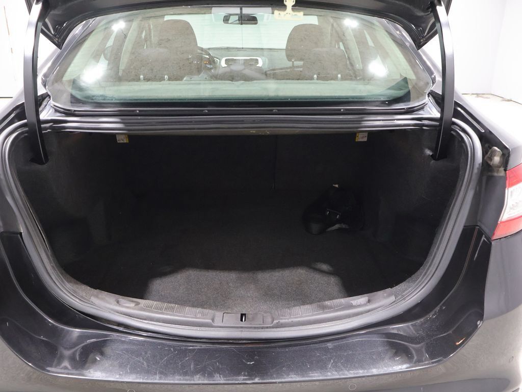 Used 2014 Ford Fusion SE FWD image 11