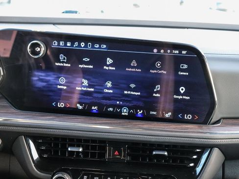 Used 2025 Chevrolet Suburban Z71 AWD/4WD image 16