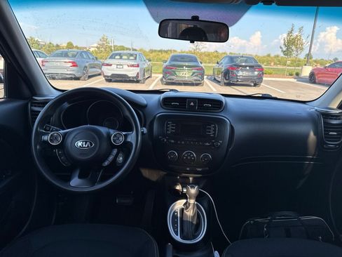 Used 2015 Kia Soul + FWD image 9