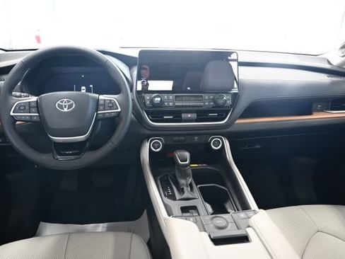 Certified 2026 Toyota Grand Highlander AWD Hybrid image 14