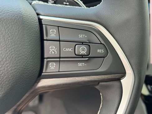Used 2026 Jeep Grand Cherokee Altitude AWD/4WD image 21