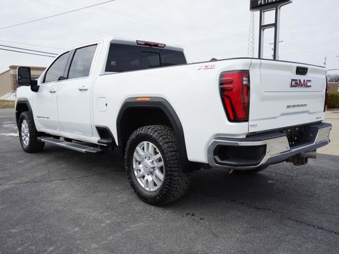 Used 2024 GMC Sierra 2500 SLT w/ SLT Convenience Package image 3