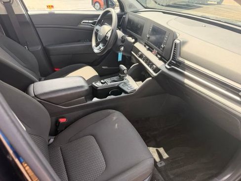 Used 2024 Kia Sportage LX AWD/4WD image 17