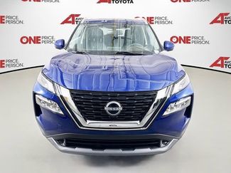 Used 2023 Nissan Rogue SL video 2