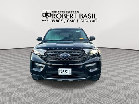 Used 2021 Ford Explorer XLT w/ Equipment Group 202A AWD/4WD image 2