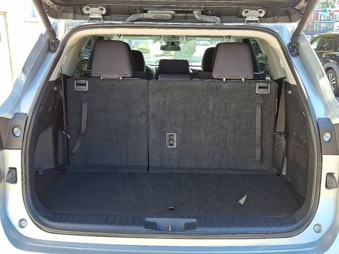 Certified 2024 Toyota Highlander LE image 28