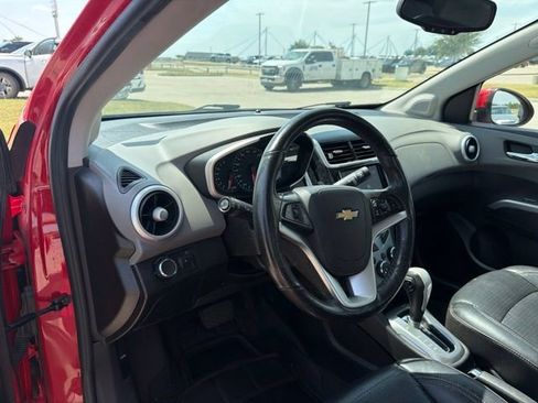 Used 2020 Chevrolet Sonic Premier FWD image 13