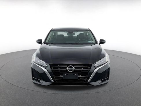 Used 2025 Nissan Altima 2.5 SV FWD image 2