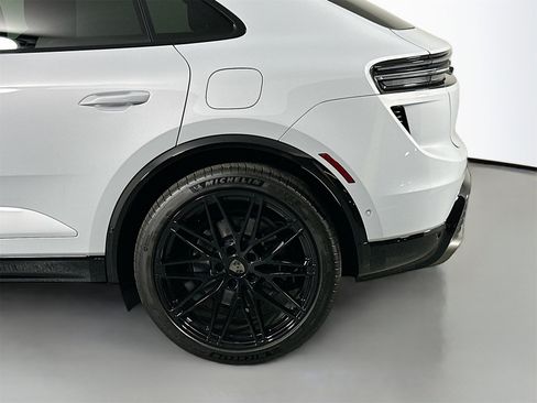Certified 2025 Porsche Macan Turbo Electric image 12