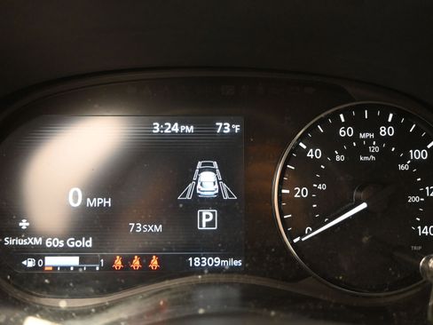 Used 2023 Nissan Kicks SR image 18