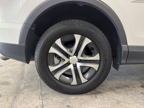 Used 2018 Toyota RAV4 LE image 27