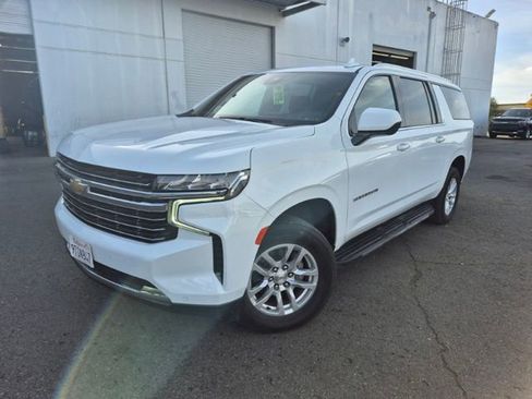 Used 2024 Chevrolet Suburban LT image 4